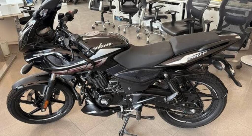 Bajaj Pulsar 220F 2025